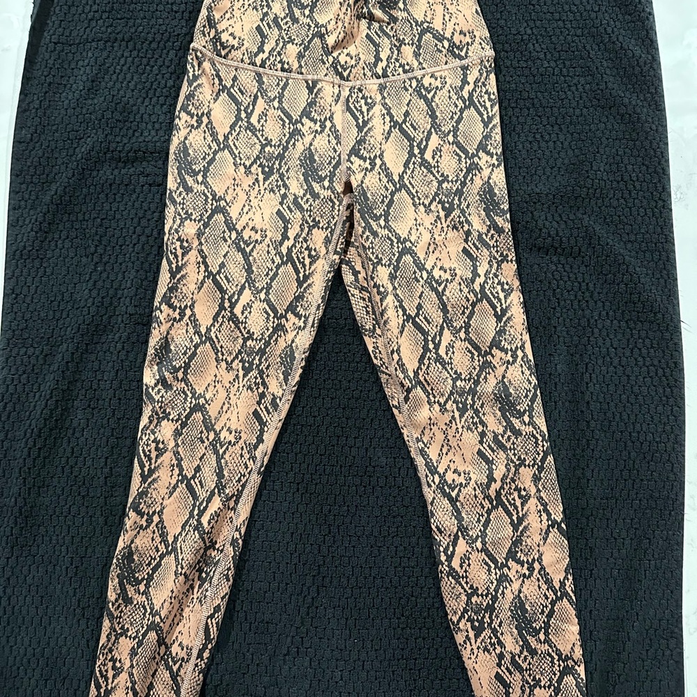 Fabletics Define PowerHold High-Waisted 7/8 Legging